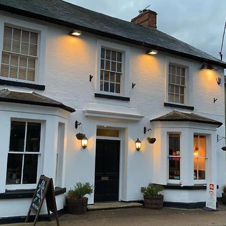 ホテル The Fox And Hounds Whittlebury エクステリア 写真