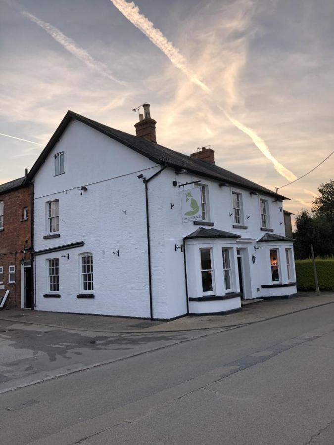 ホテル The Fox And Hounds Whittlebury エクステリア 写真