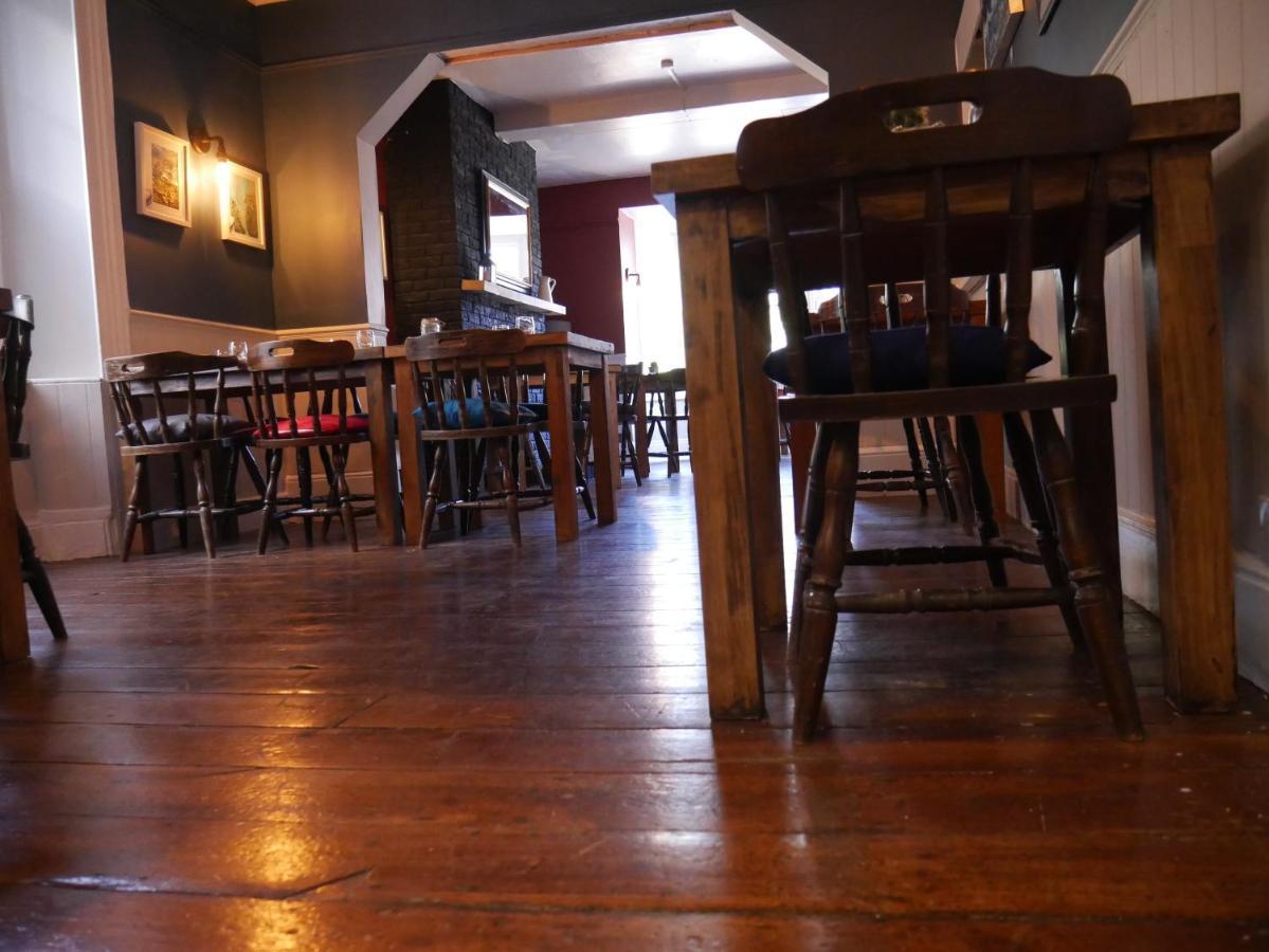 ホテル The Fox And Hounds Whittlebury エクステリア 写真