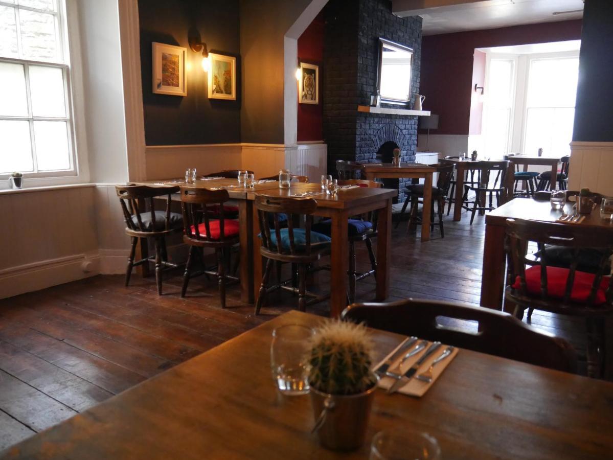 ホテル The Fox And Hounds Whittlebury エクステリア 写真
