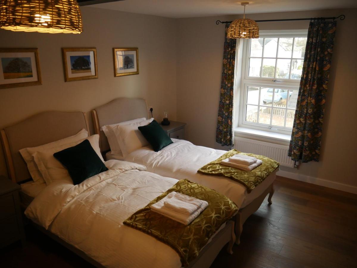 ホテル The Fox And Hounds Whittlebury エクステリア 写真